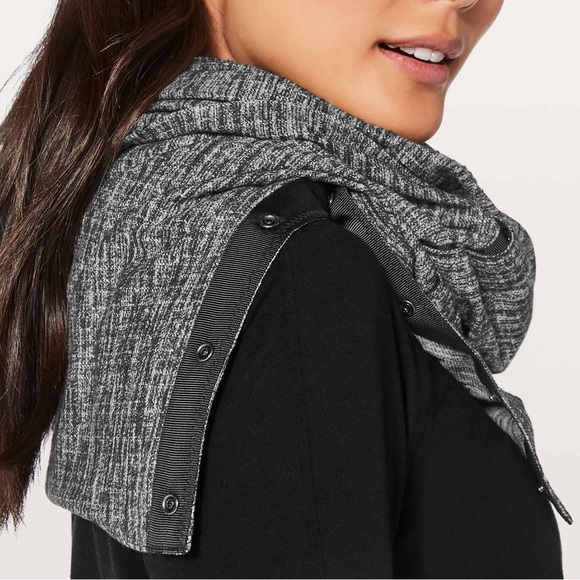 lululemon athletica Accessories - Lululemon Women's Vinyasa Scarf‎ Rulu Ringspun Denim Black White OS